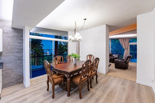 3980 Bayridge Avenue, West Vancouver, BC - Indoor Photo Showing Dining Room