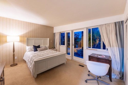 3980 Bayridge Avenue, West Vancouver, BC - Indoor Photo Showing Bedroom
