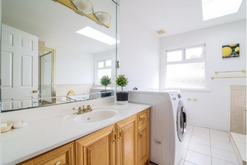 8820 No. 4 Road, Richmond, BC - Indoor Photo Showing Laundry Room