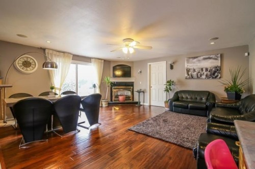 8820 No. 4 Road, Richmond, BC - Indoor Photo Showing Living Room With Fireplace