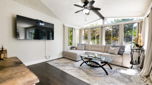1781 View Street, Port Moody, BC - Indoor Photo Showing Living Room