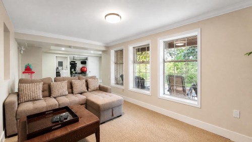1781 View Street, Port Moody, BC - Indoor Photo Showing Living Room