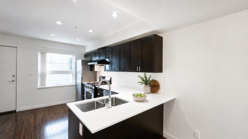 4888 Eldorado Mews, Vancouver, BC - Indoor Photo Showing Kitchen With Double Sink
