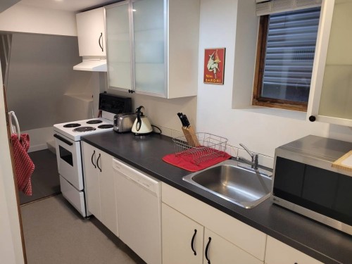 831 24th Street W, Vancouver, BC V5Z 2C2 3