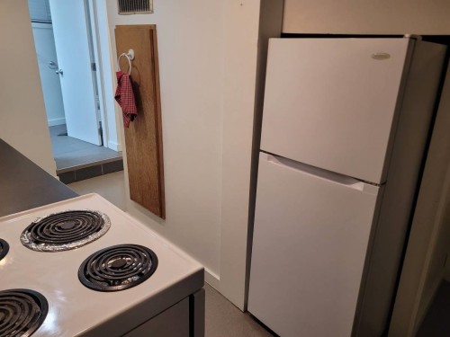 831 24th Street W, Vancouver, BC V5Z 2C2 4