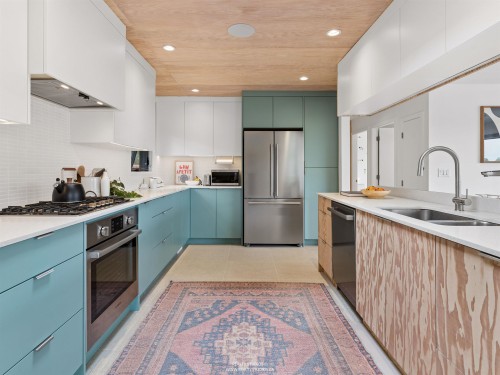 476 29Th Avenue E, Vancouver, BC - Indoor Photo Showing Kitchen With Double Sink With Upgraded Kitchen