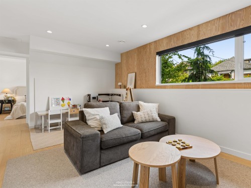 476 29Th Avenue E, Vancouver, BC - Indoor Photo Showing Living Room