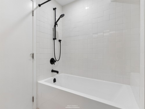 476 29Th Avenue E, Vancouver, BC - Indoor Photo Showing Bathroom