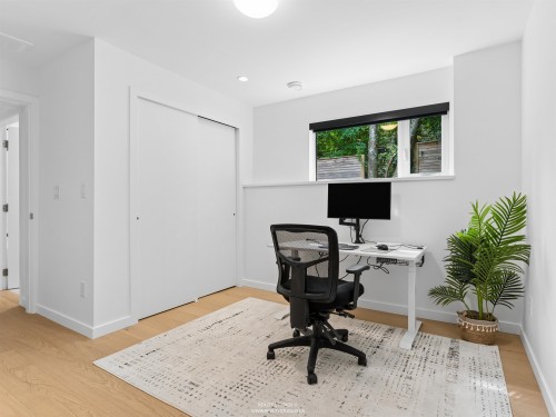 476 29Th Avenue E, Vancouver, BC - Indoor Photo Showing Office