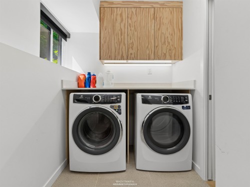 476 29Th Avenue E, Vancouver, BC - Indoor Photo Showing Laundry Room