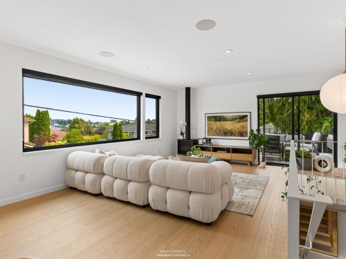476 29Th Avenue E, Vancouver, BC - Indoor Photo Showing Living Room
