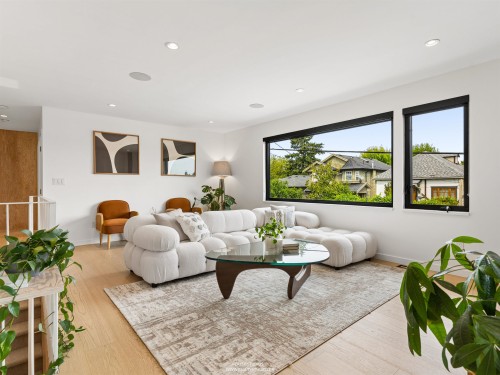 476 29Th Avenue E, Vancouver, BC - Indoor Photo Showing Living Room