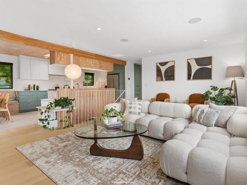 476 29Th Avenue E, Vancouver, BC - Indoor Photo Showing Living Room