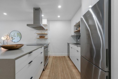 203-607 8Th Avenue E, Vancouver, BC - Indoor Photo Showing Kitchen