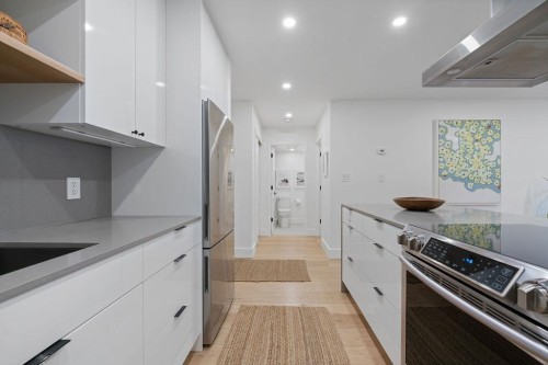 203-607 8Th Avenue E, Vancouver, BC - Indoor Photo Showing Kitchen