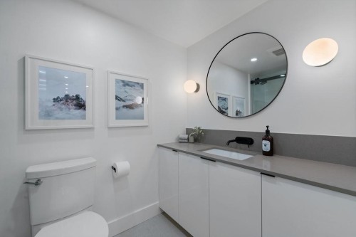 203-607 8Th Avenue E, Vancouver, BC - Indoor Photo Showing Bathroom