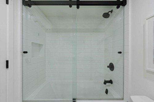 203-607 8Th Avenue E, Vancouver, BC - Indoor Photo Showing Bathroom