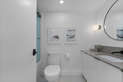 203-607 8Th Avenue E, Vancouver, BC - Indoor Photo Showing Bathroom