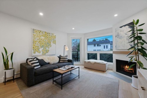 203-607 8Th Avenue E, Vancouver, BC - Indoor Photo Showing Living Room With Fireplace