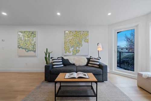203-607 8Th Avenue E, Vancouver, BC - Indoor Photo Showing Living Room