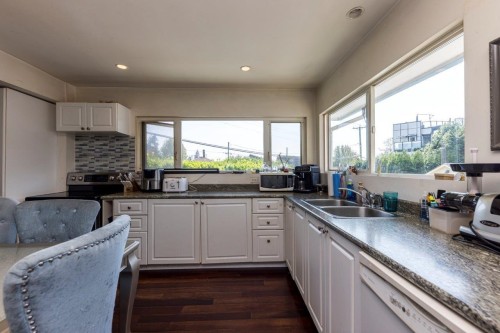 1737 Larson Road, North Vancouver, BC - Indoor Photo Showing Kitchen With Double Sink