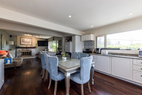 1737 Larson Road, North Vancouver, BC - Indoor Photo Showing Dining Room
