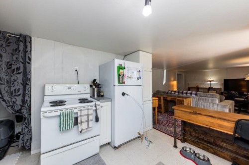 1737 Larson Road, North Vancouver, BC - Indoor Photo Showing Other Room