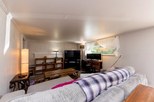 1737 Larson Road, North Vancouver, BC - Indoor Photo Showing Other Room