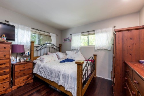 1737 Larson Road, North Vancouver, BC - Indoor Photo Showing Bedroom