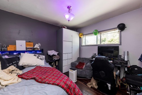 1737 Larson Road, North Vancouver, BC - Indoor Photo Showing Bedroom