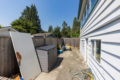 1737 Larson Road, North Vancouver, BC - Outdoor