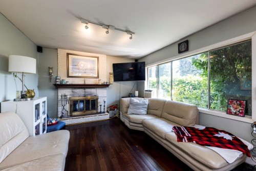 1737 Larson Road, North Vancouver, BC - Indoor Photo Showing Living Room With Fireplace
