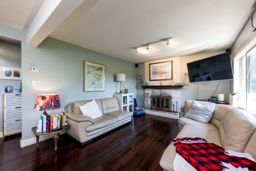 1737 Larson Road, North Vancouver, BC - Indoor Photo Showing Living Room With Fireplace
