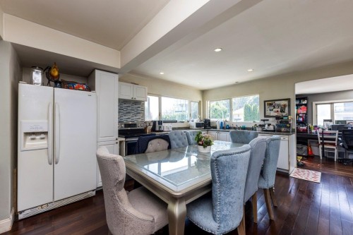 1737 Larson Road, North Vancouver, BC - Indoor Photo Showing Dining Room