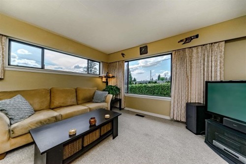 329 Marmont Street, Coquitlam, BC - Indoor Photo Showing Living Room