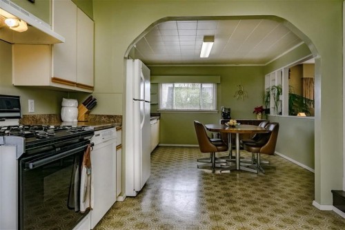 329 Marmont Street, Coquitlam, BC - Indoor Photo Showing Kitchen