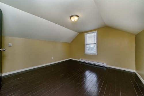 329 Marmont Street, Coquitlam, BC - Indoor Photo Showing Other Room