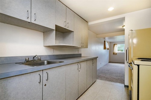 329 Marmont Street, Coquitlam, BC - Indoor Photo Showing Kitchen