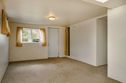 329 Marmont Street, Coquitlam, BC - Indoor Photo Showing Other Room