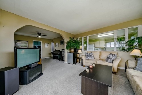 329 Marmont Street, Coquitlam, BC - Indoor Photo Showing Living Room
