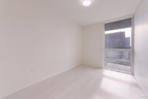 628-180 2Nd Avenue E, Vancouver, BC - Indoor Photo Showing Other Room