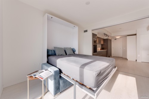 628-180 2Nd Avenue E, Vancouver, BC - Indoor Photo Showing Bedroom