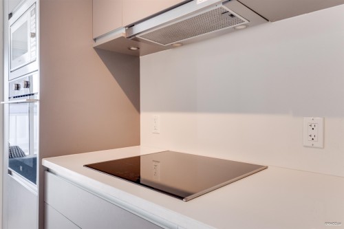 628-180 2Nd Avenue E, Vancouver, BC - Indoor Photo Showing Kitchen