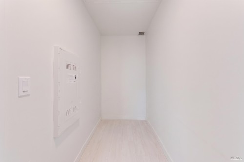 628-180 2Nd Avenue E, Vancouver, BC - Indoor Photo Showing Other Room
