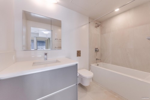 628-180 2Nd Avenue E, Vancouver, BC - Indoor Photo Showing Bathroom