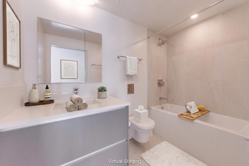628-180 2Nd Avenue E, Vancouver, BC - Indoor Photo Showing Bathroom