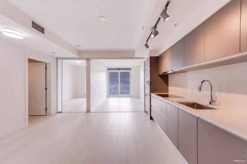628-180 2Nd Avenue E, Vancouver, BC - Indoor Photo Showing Kitchen