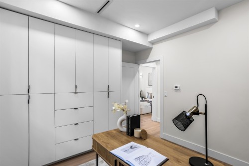 1-165 45Th Avenue E, Vancouver, BC - Indoor Photo Showing Other Room