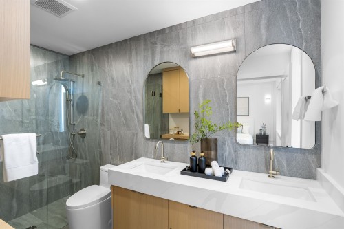 1-165 45Th Avenue E, Vancouver, BC - Indoor Photo Showing Bathroom