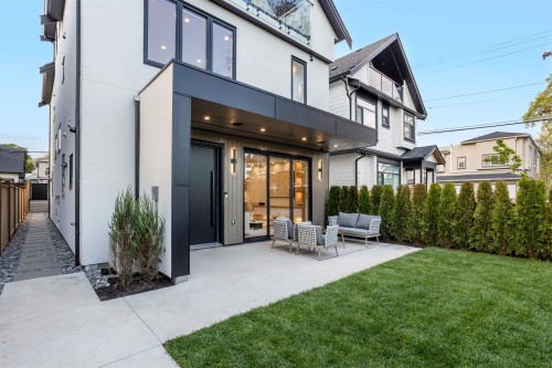 1-165 45Th Avenue E, Vancouver, BC - Outdoor With Facade